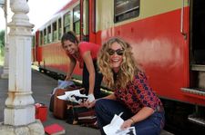 Delphine welcomes Carole (Cécile de France) to the countryside near Limoges